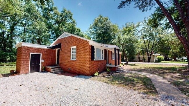 Building Photo - 3210 Wade St