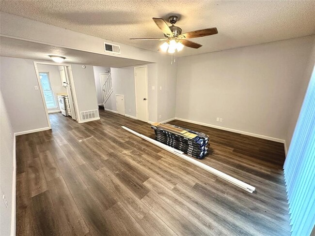 Building Photo - 3822 Southway Dr