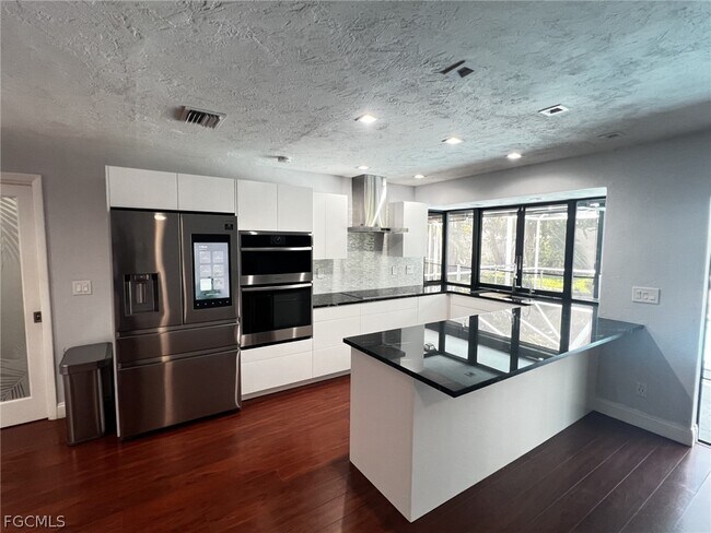 Building Photo - 3410 SE 11th Pl