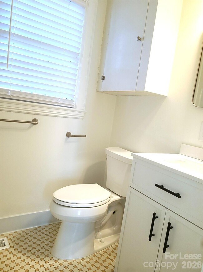 Building Photo - 2114 Brandon Cir