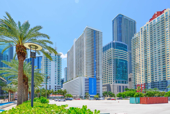 Building Photo - 1200 Brickell Bay Dr
