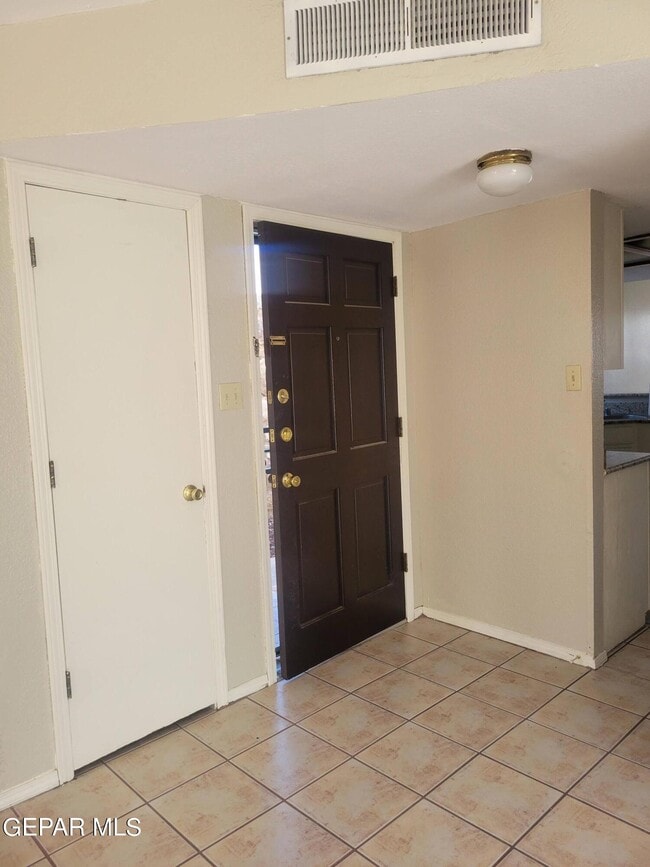 Building Photo - 3200 Mountain Ridge Dr