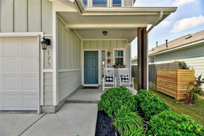 Building Photo - Modern Luxury Awaits in Buda – Stylish 4/B...
