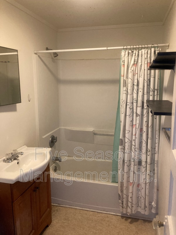 Building Photo - 366 Riverside Ave