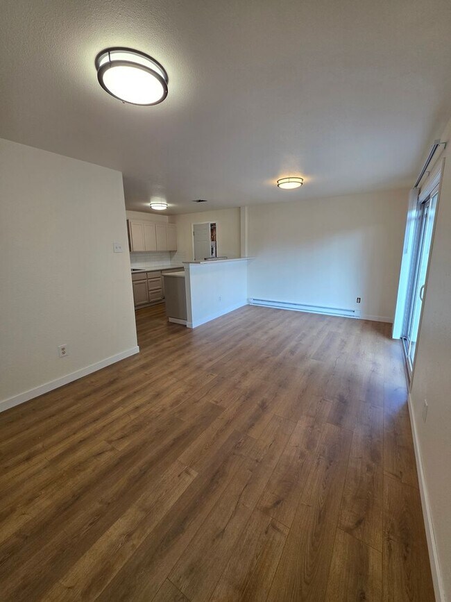 Building Photo - Recently Updated Home