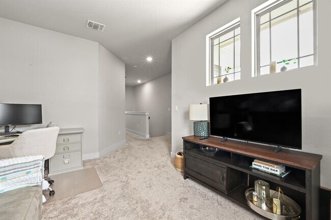 Building Photo - 8400 Ausblick Ave