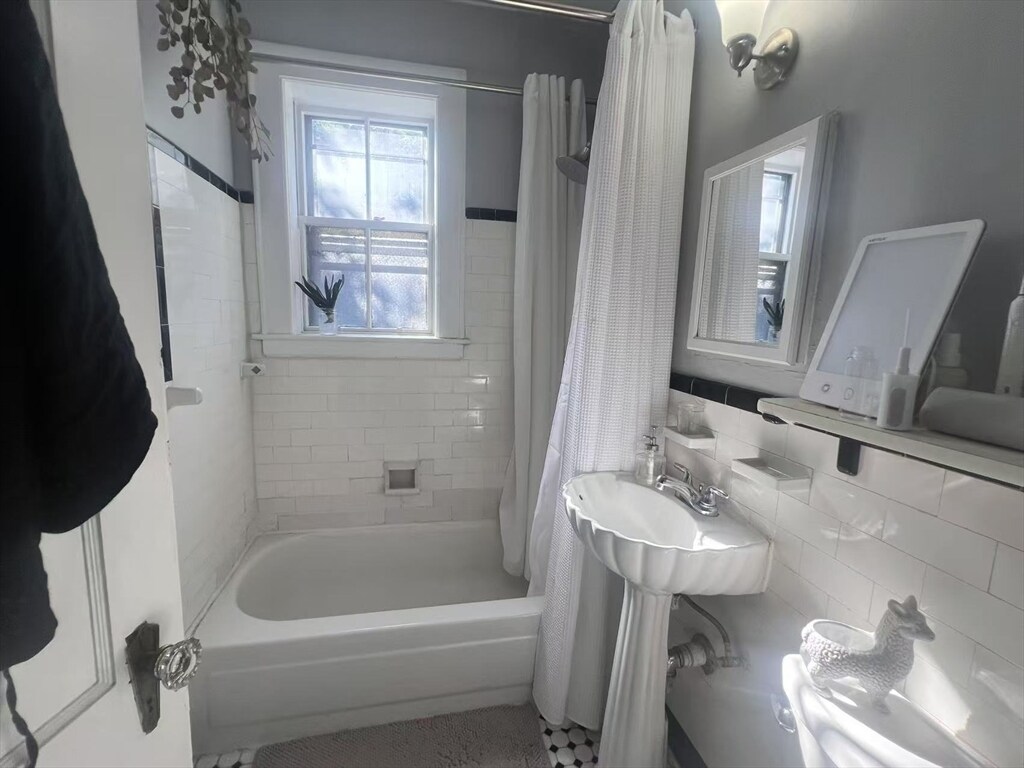 Building Photo - 284 Harvard St