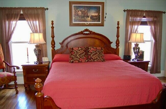 Building Photo - 210 W Washington St