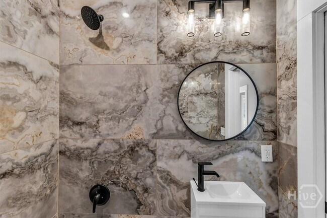 Building Photo - 2706 Hopkins St