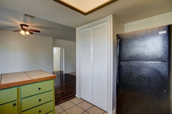 Building Photo - 7930 E Larkspur Ln