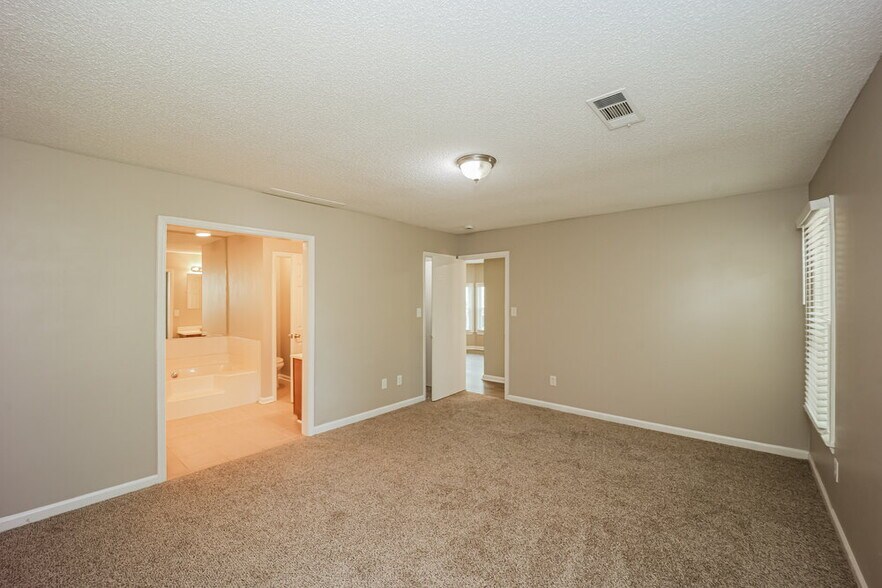 Building Photo - 8062 S Bay Ct