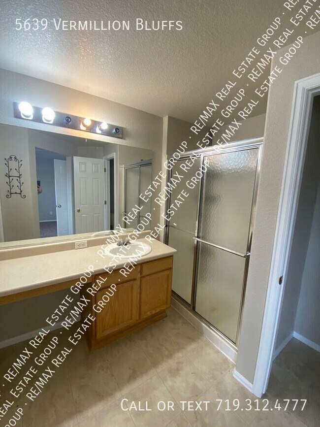 Building Photo - 5639 Vermillion Bluffs Dr