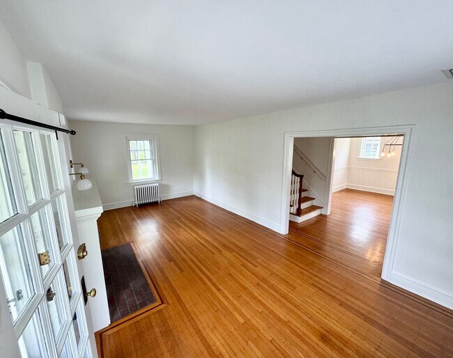 Building Photo - 514 Tennis Ave