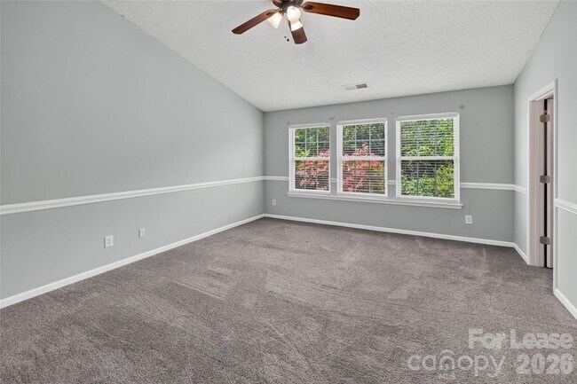 Building Photo - 10745 Glenluce Ave