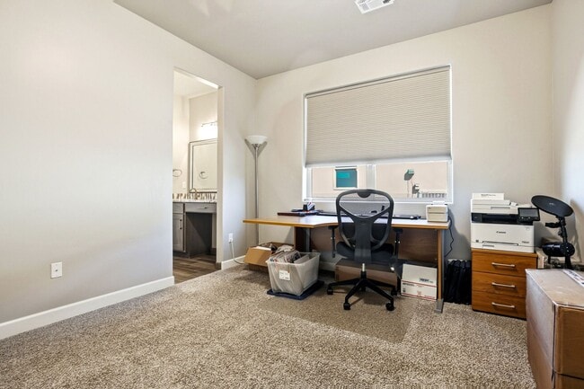 Building Photo - Beautifully Maintained 3 Bedroom Home in Mesa Village