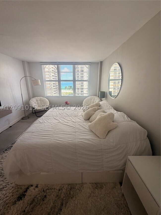 Building Photo - 5700 Collins Ave