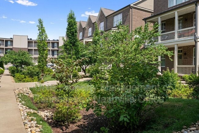 Building Photo - 215 Porter Village Cir