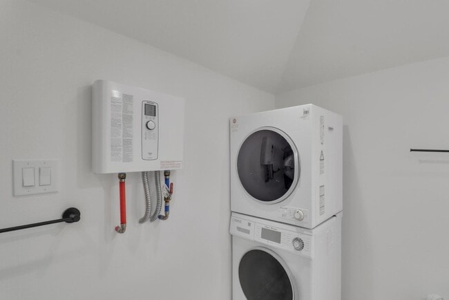 Building Photo - 721 N Stevens St