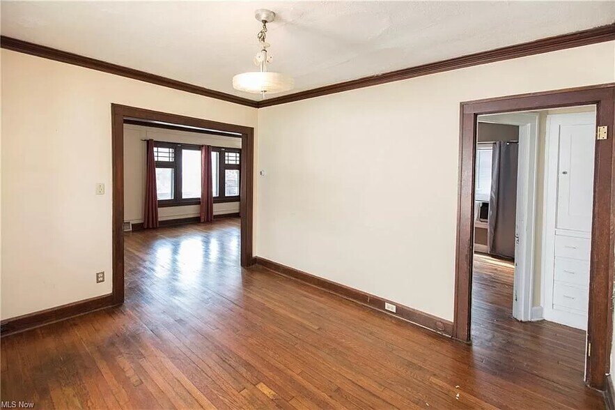 Building Photo - 2210 W 101st St