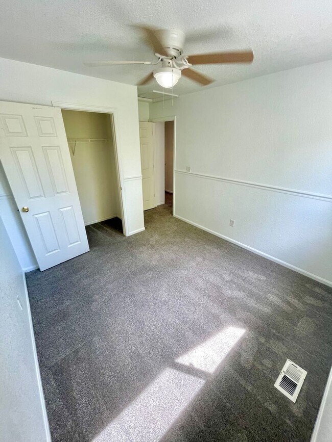 Building Photo - 1912 Dove Creek Cir