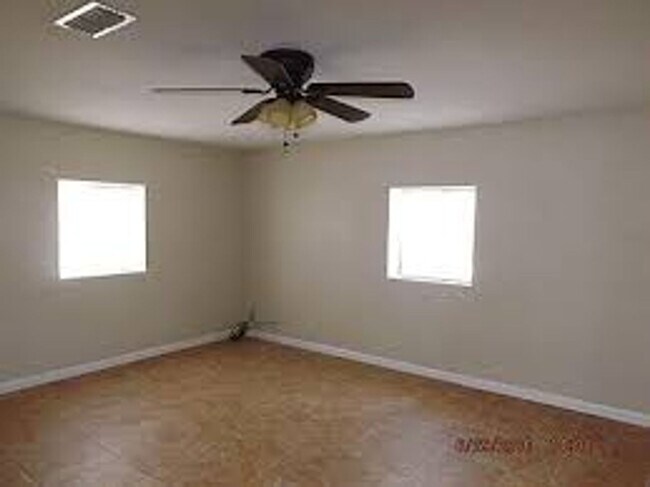 Building Photo - Cynthia