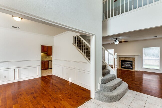 Building Photo - 8434 Golf Club Cir