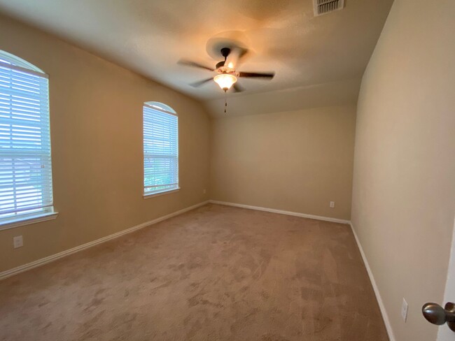 Building Photo - Location!!! Come and see this 4 bedroom sw...