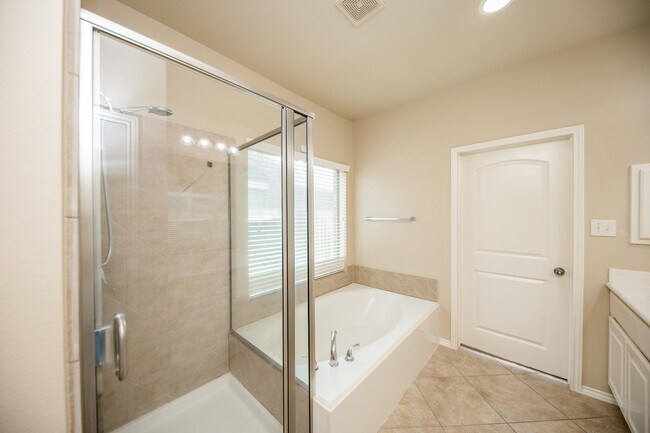Building Photo - 4019 Windmill Creek Dr