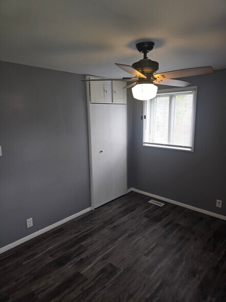 Building Photo - 1300 S Colony Dr