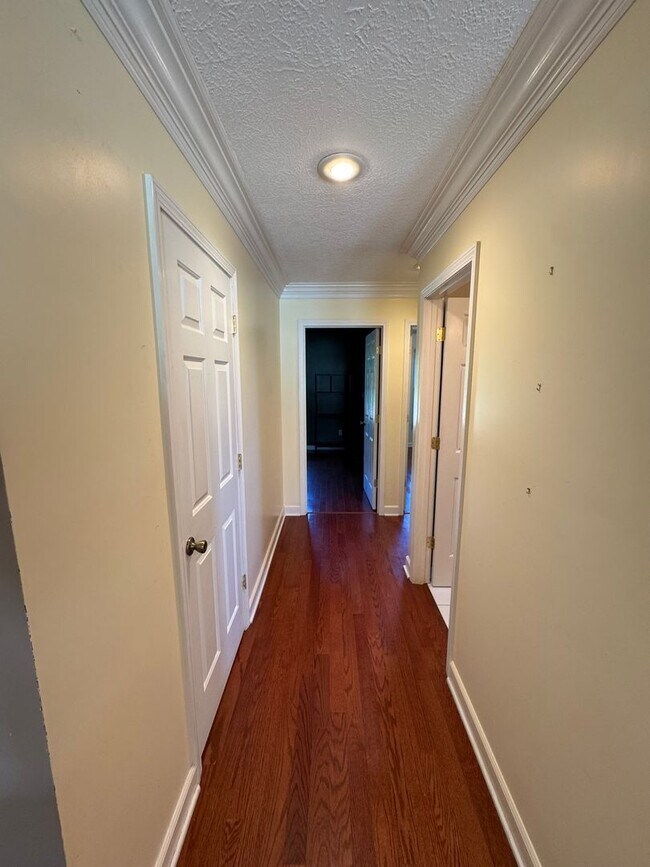 Building Photo - Steps from the Tee—Your Golf Course Home A...