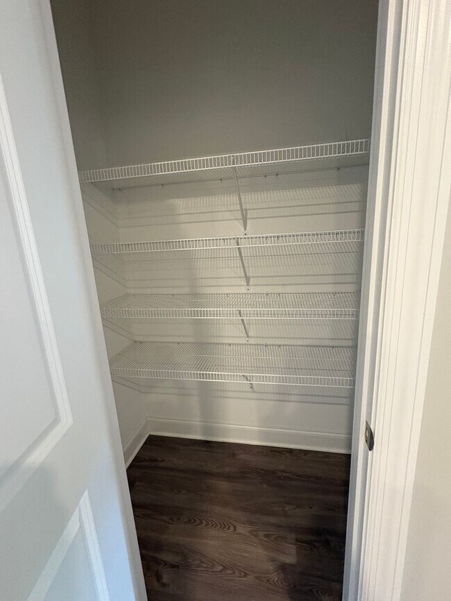 Building Photo - LUXURY TOWNHOME  IN THE CENTER OF MANCHESTER!