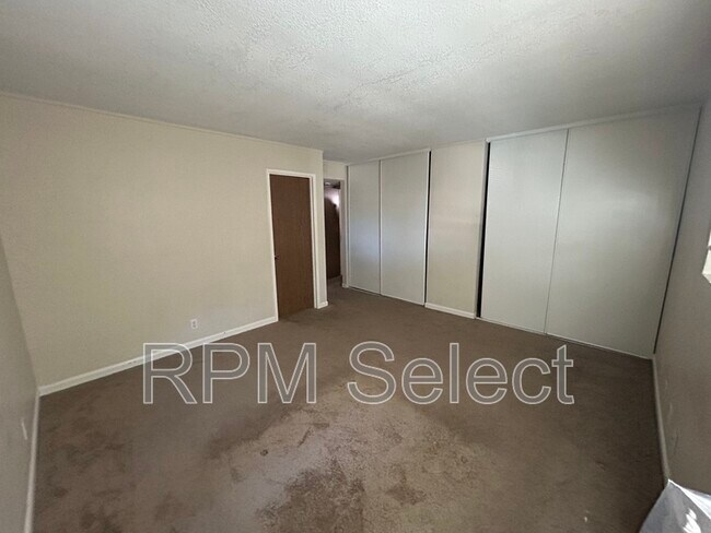 Building Photo - 1320 Kenwal Rd