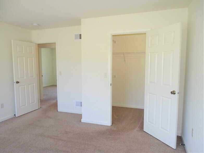 Building Photo - 312 Meadow View Dr