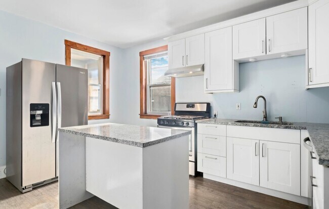 Building Photo - 3215 N Albany Ave