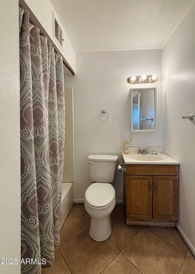 Building Photo - 4842 W Elm St