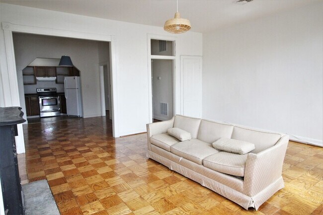 Building Photo - 1513 Bolton St