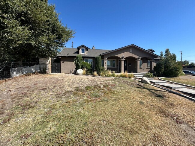 Primary Photo - Spacious Home for Rent