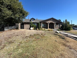 Building Photo - Spacious Home for Rent