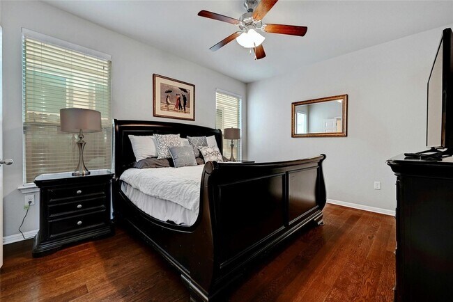 Building Photo - 912 Sleepy Dell Ln