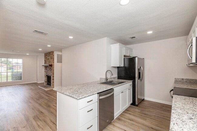 Building Photo - 8930 Manion Dr