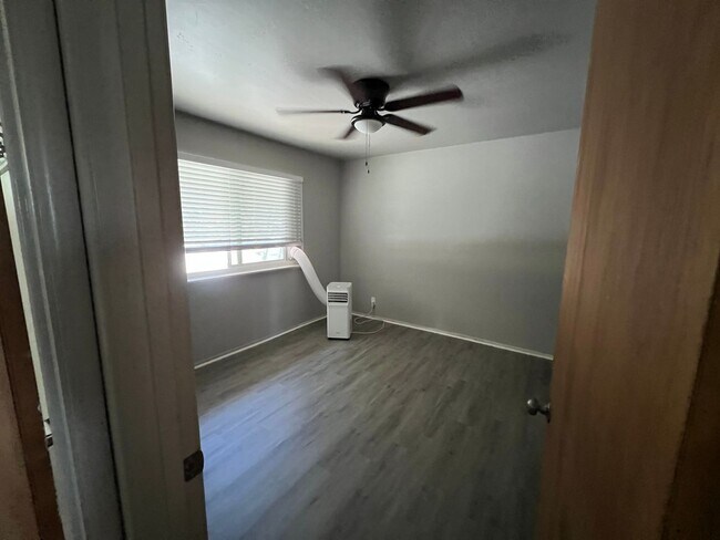 Building Photo - 2 bed Placerville duplex with garage