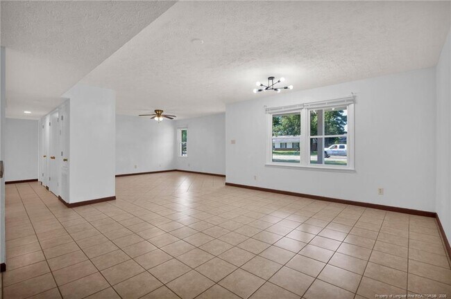 Building Photo - 2231 Tolgate Rd