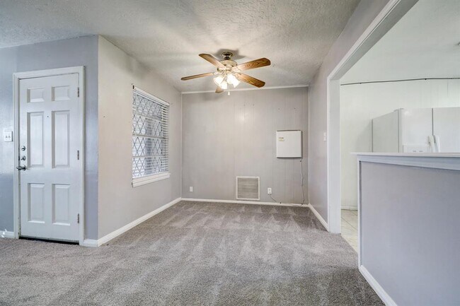 Building Photo - 5505 Nightingale Dr