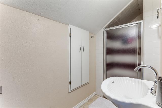 Building Photo - 6017 Woodlake Dr