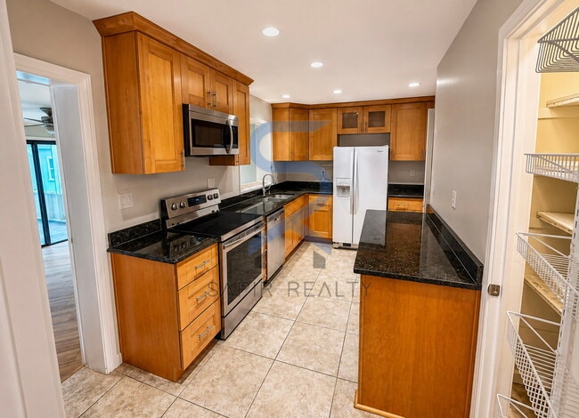 Building Photo - PRELEASING! Spacious & Stunning 5BR/3BA in the Heart of North Druid Hills