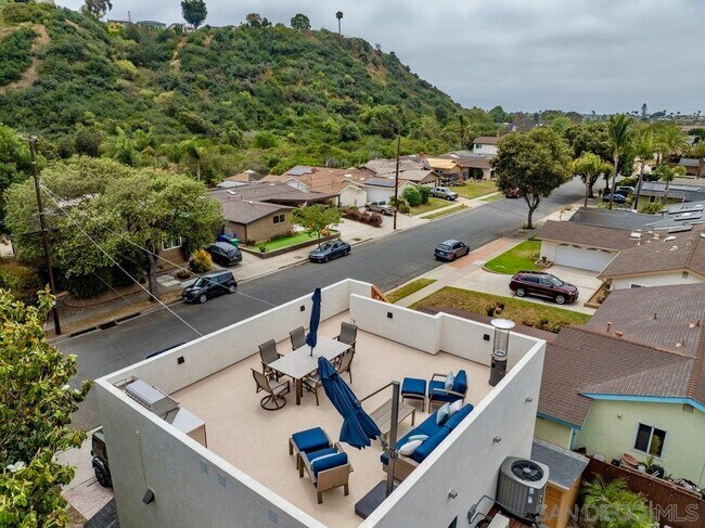 Building Photo - 5050 Gardena Ave