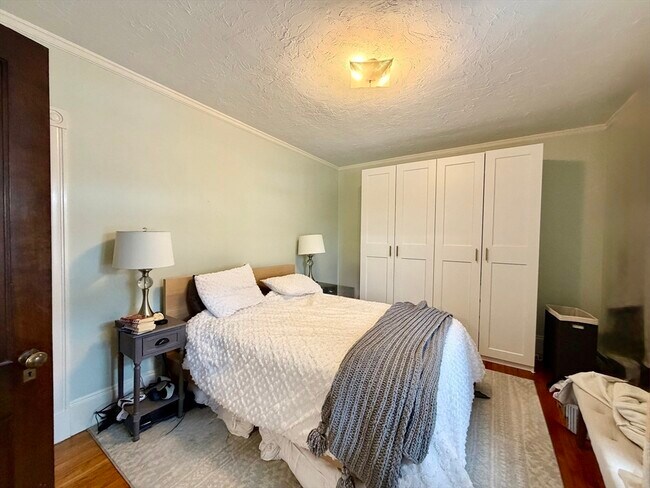 Building Photo - 6 Lexington St