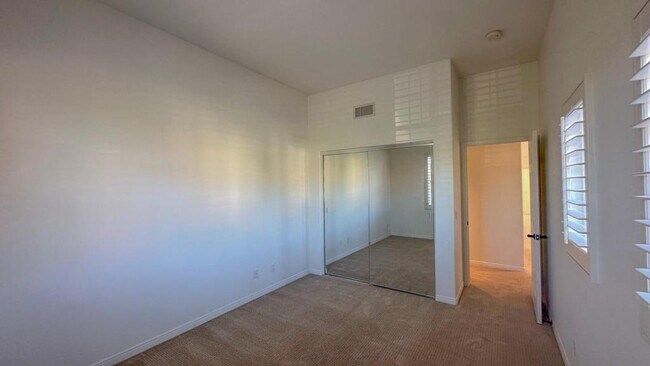 Building Photo - 9 Yale Ct