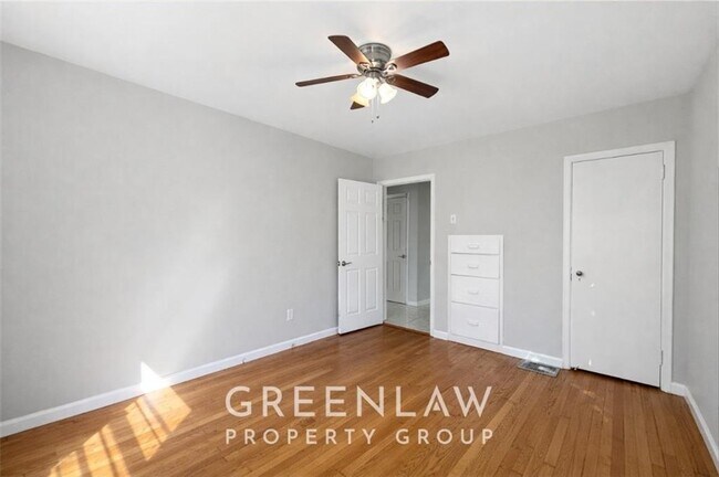 Building Photo - 1944 Lyle Ave