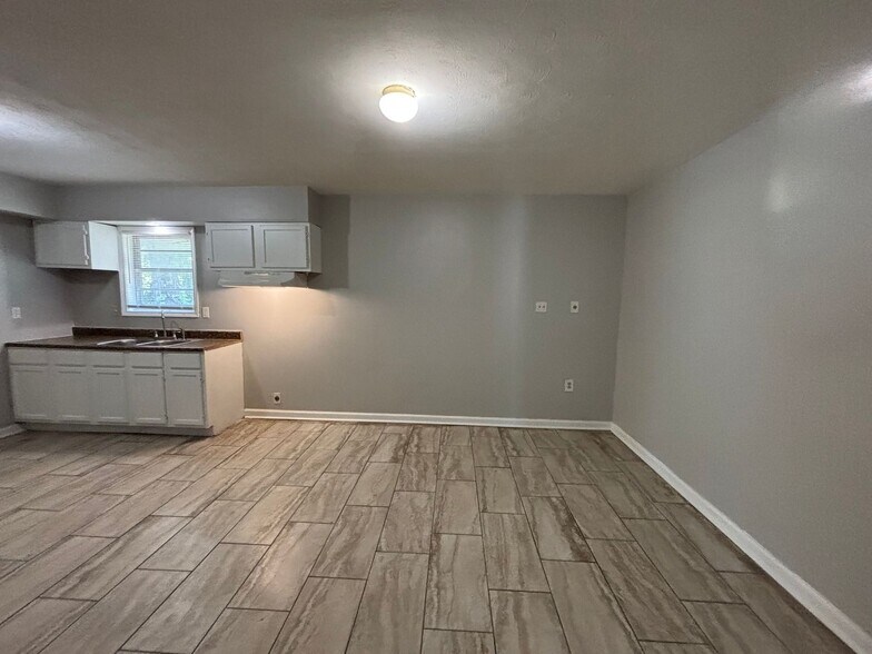 Building Photo - 2771 Northmeade Ave